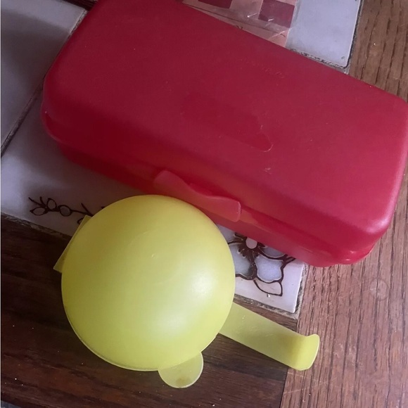 Two Tupperware Sandwich Keeper. And Onion 🧅 Keepers. Plus Lunch bag. - Picture 6 of 6